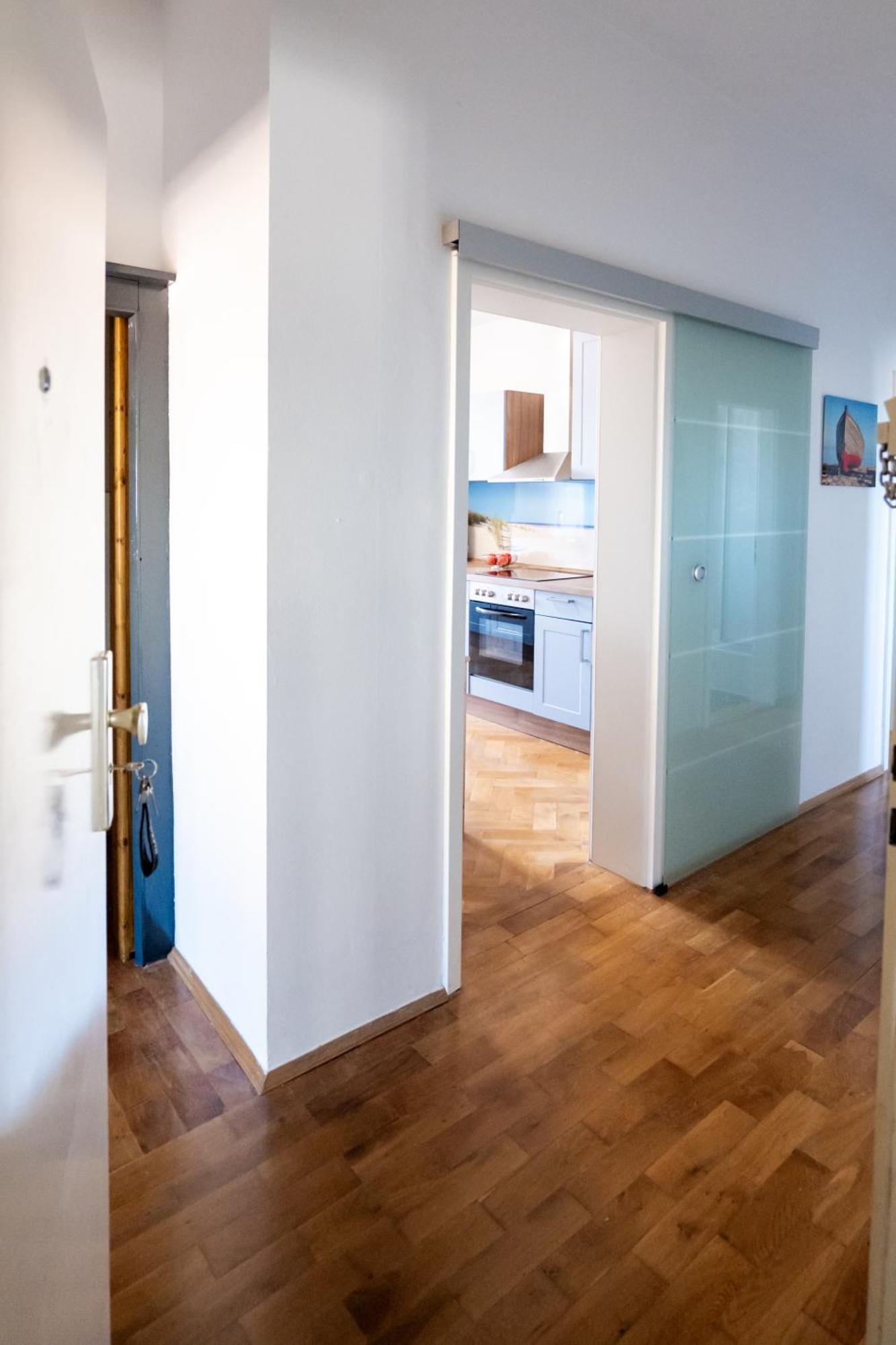 Doppelhaus- Villa Leipzig Schleussig , Moderner Altbau Apartment Dachetage Mit 2 Schlafzimmern Und Separatem Zusatzzimmer , Parkplatz - Balkon - Kamin - Eicheparkett - Arbeitsplatz Exterior photo